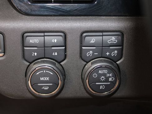 Used 2024 Chevrolet Silverado 1500 High Country w/ Technology Package AWD/4WD image 44