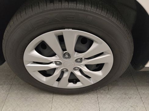 Used 2023 Kia Soul LX FWD image 31