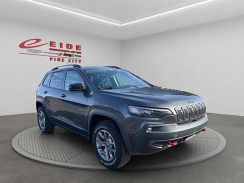 Used 2022 Jeep Cherokee Trailhawk image 9