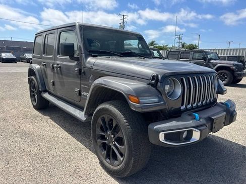 Used 2023 Jeep Wrangler Unlimited Sahara w/ Cold Weather Group AWD/4WD image 3