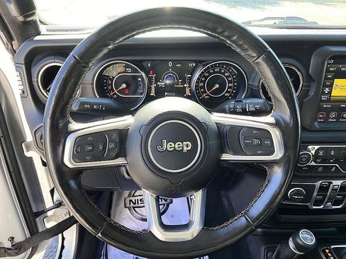 Used 2022 Jeep Wrangler Unlimited Sahara AWD/4WD image 13