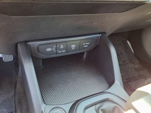 Used 2025 Kia K4 FWD image 21