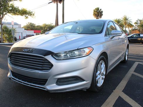 Used 2014 Ford Fusion SE FWD image 2