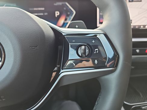 Used 2025 BMW 530i xDrive image 19