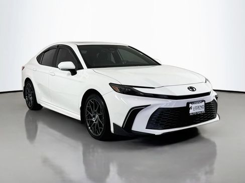 Used 2025 Toyota Camry SE AWD/4WD image 4
