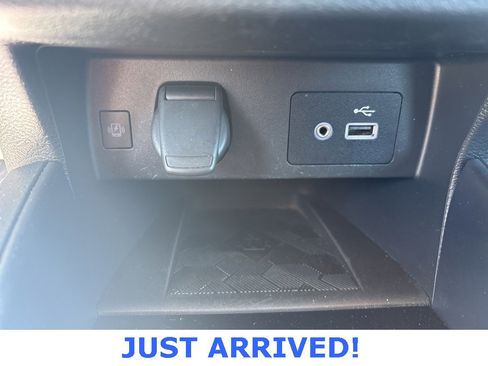Used 2023 Nissan Versa SV image 14