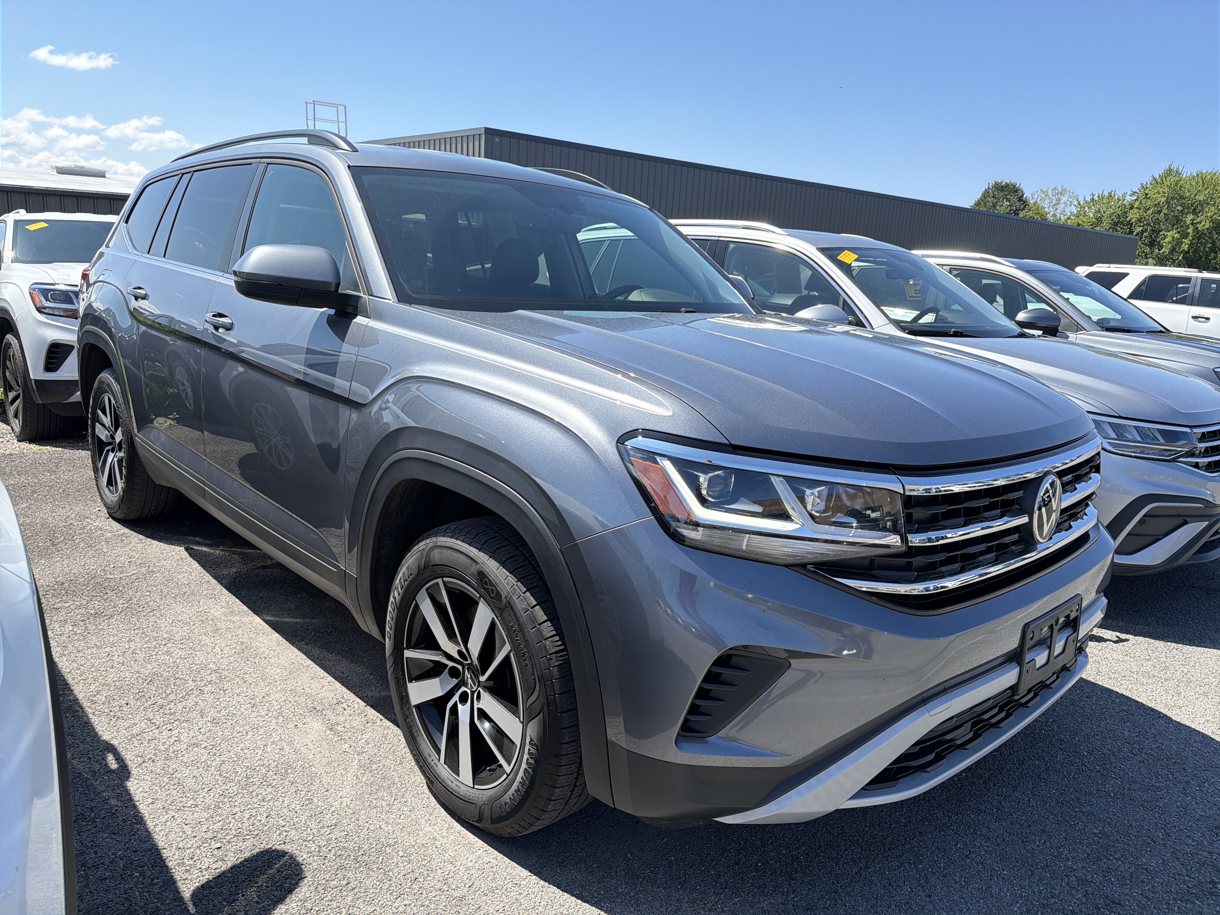 Used 2022 Volkswagen Atlas SE AWD/4WD image 2