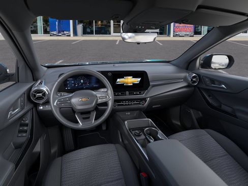 Used 2026 Chevrolet Equinox LT w/ Safety and Technology Package FWD image 17