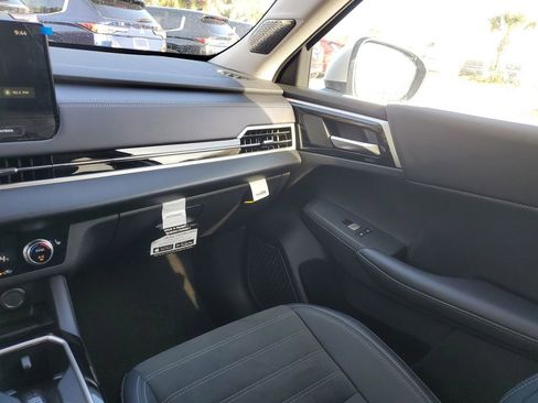 Used 2025 Mitsubishi Outlander SE image 10