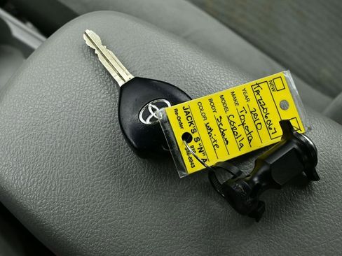 Used 2010 Toyota Corolla LE image 19