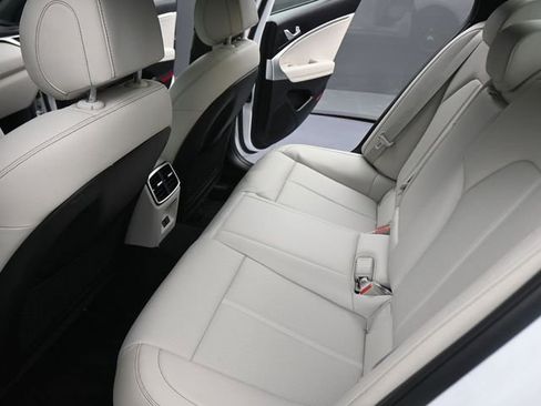 Used 2025 Genesis G70 2.5T RWD image 25