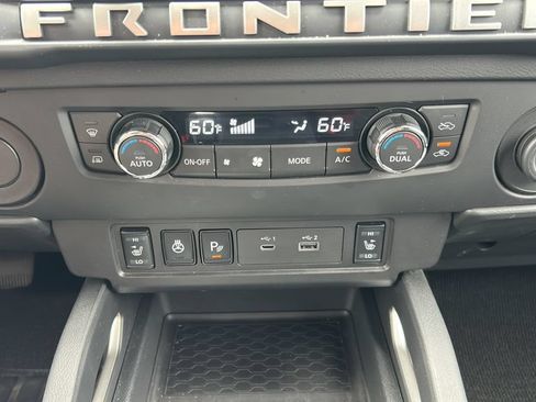 Used 2025 Nissan Frontier SV w/ SV Convenience Package RWD image 23