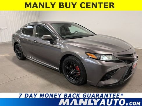 Used 2020 Toyota Camry SE image 1