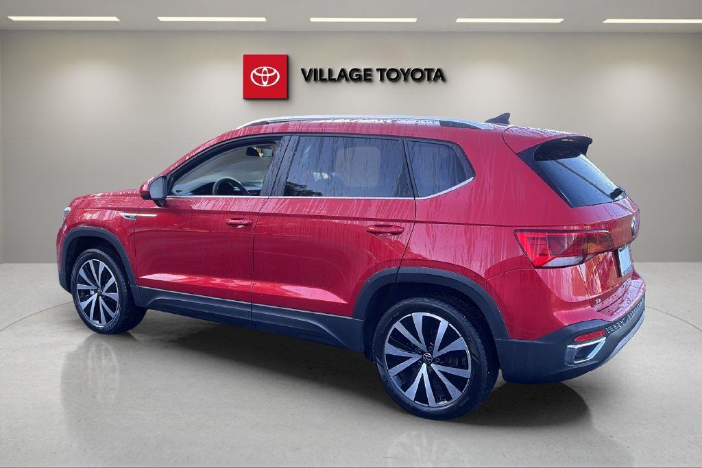 Used 2022 Volkswagen Taos SE FWD image 3