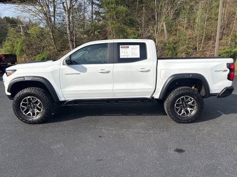 Used 2024 Chevrolet Colorado ZR2 w/ Technology Package AWD/4WD image 12