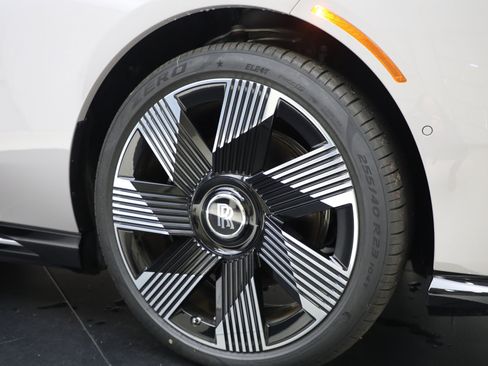 New 2026 Rolls-Royce Spectre image 39