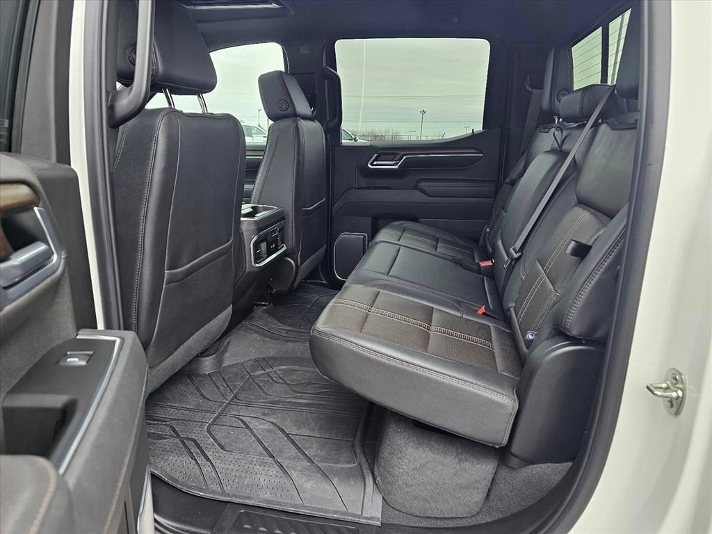 Used 2025 Chevrolet Silverado 1500 High Country AWD/4WD image 12