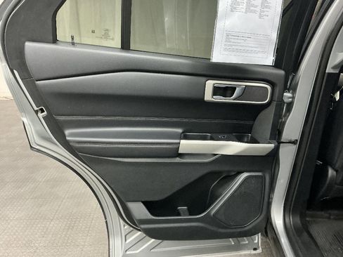 Used 2021 Ford Explorer XLT w/ Equipment Group 202A AWD/4WD image 28