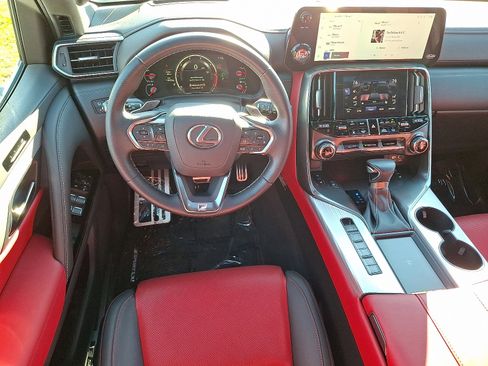 Used 2024 Lexus LX 600 F Sport image 11