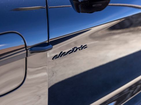 New 2026 Porsche Taycan AWD/4WD image 18