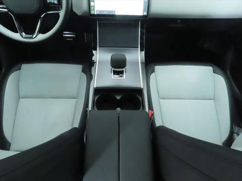 New 2026 Land Rover Range Rover Velar Dynamic SE image 18