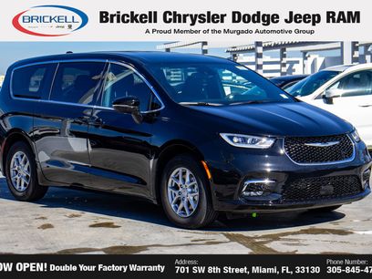 New 2026 Chrysler Pacifica Select