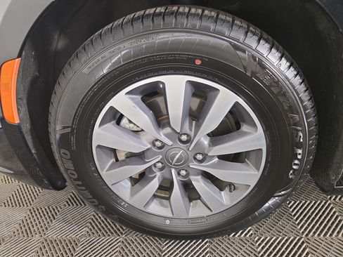 Used 2023 Chrysler Pacifica Limited FWD image 34
