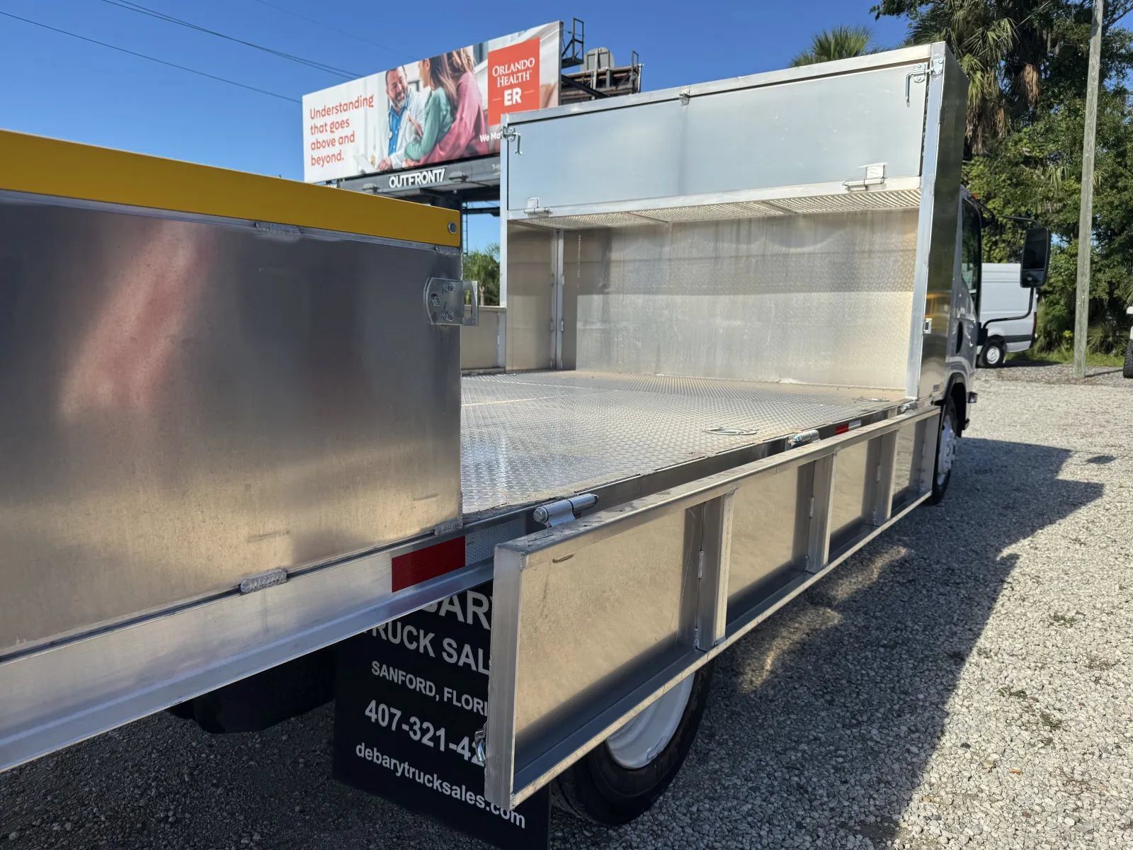 Used 2024 Isuzu NPR RWD image 11