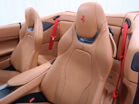 Used 2023 Ferrari Portofino M RWD image 18
