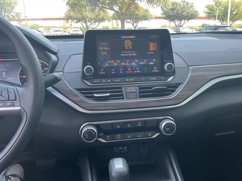 Used 2025 Nissan Altima 2.5 SV FWD image 24