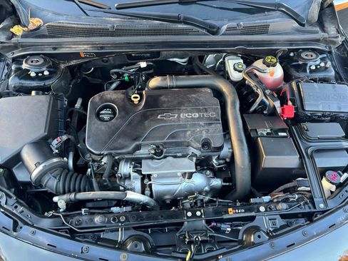 Used 2018 Chevrolet Malibu LT image 36