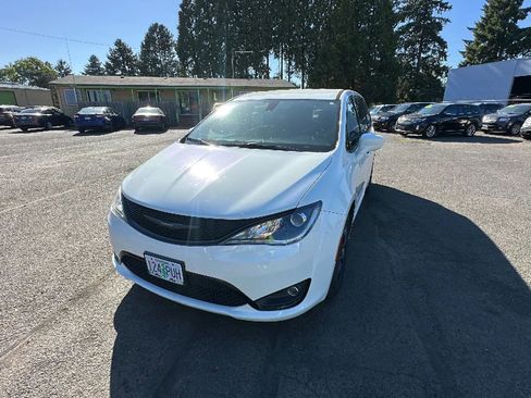 Used 2018 Chrysler Pacifica Touring Plus w/ S Appearance Package image 7