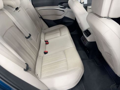 Used 2022 Audi e-tron Premium Plus w/ Premium Plus Package image 29