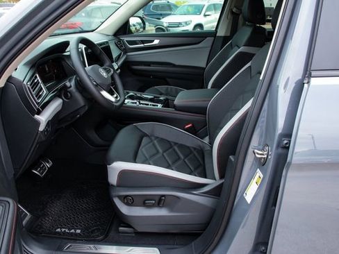 New 2026 Volkswagen Atlas Peak Edition image 10