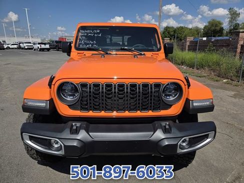Used 2025 Jeep Gladiator Sport AWD/4WD image 2