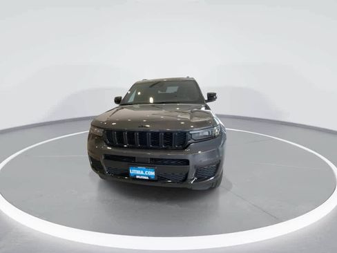 Used 2023 Jeep Grand Cherokee L Laredo AWD/4WD image 3