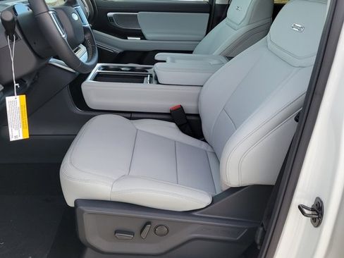 New 2026 Ford Expedition Platinum image 6