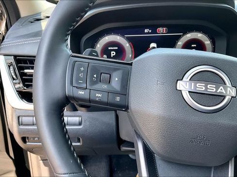 Used 2026 Nissan Rogue SL FWD image 11