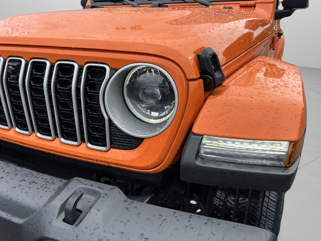Used 2025 Jeep Wrangler Unlimited Sahara AWD/4WD image 13