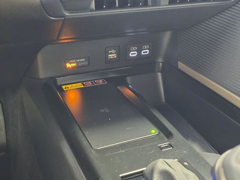 Used 2025 Toyota Camry SE image 35