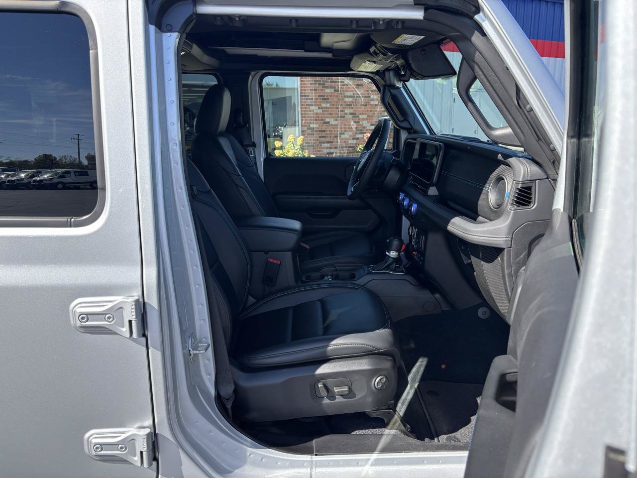 Used 2024 Jeep Wrangler Unlimited Rubicon 4xe AWD/4WD image 14