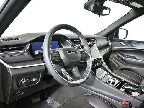 Used 2023 Jeep Grand Cherokee L Laredo AWD/4WD image 23