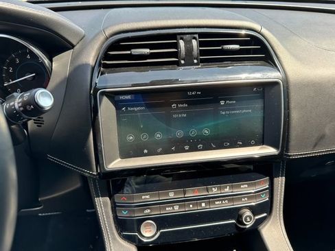 Used 2020 Jaguar F-PACE R-Sport image 25