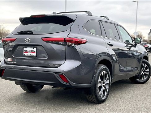 Used 2022 Toyota Highlander XLE image 12