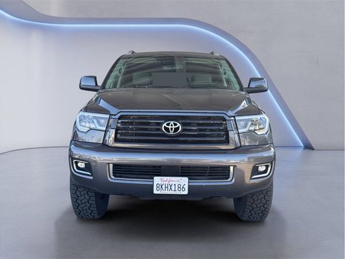 Used 2019 Toyota Sequoia Platinum AWD/4WD image 2
