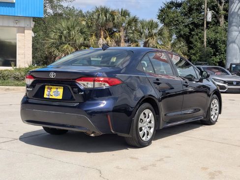 Used 2021 Toyota Corolla LE FWD image 3