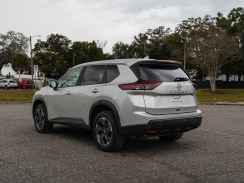 Used 2025 Nissan Rogue SV image 5
