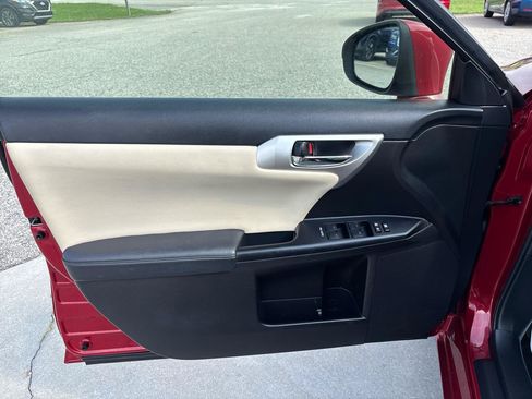 Used 2013 Lexus CT 200h w/ Premium Pkg w/Backup Camera FWD image 19