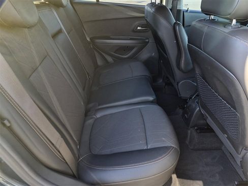 Certified 2022 Chevrolet Trax LT w/ LT Convenience Package image 12