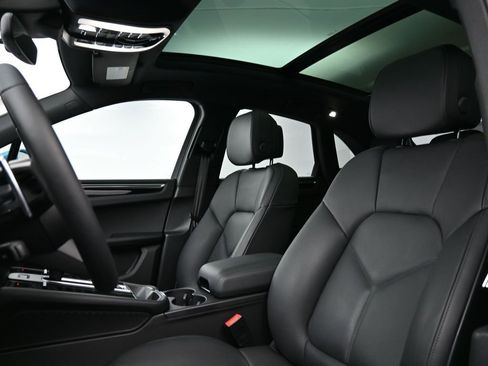 Used 2023 Porsche Macan image 5